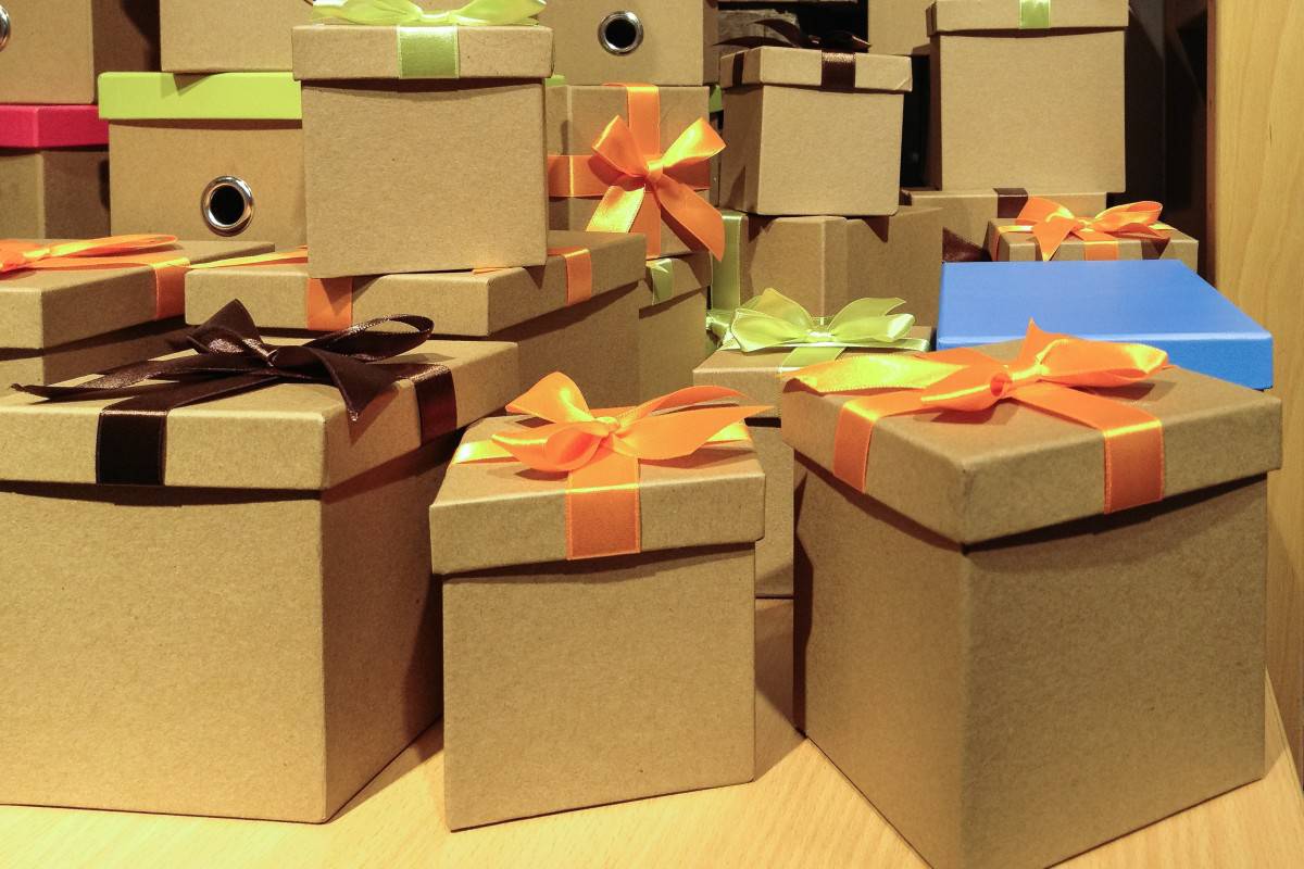 Boxes vs. Bags: 3 Things to Consider in Packaging Goods - Universal Cargo